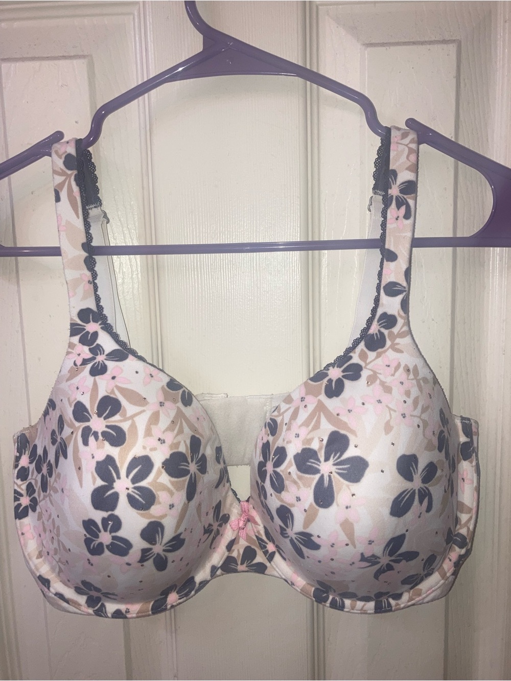 Victoria’s Secret lined floral print bra.